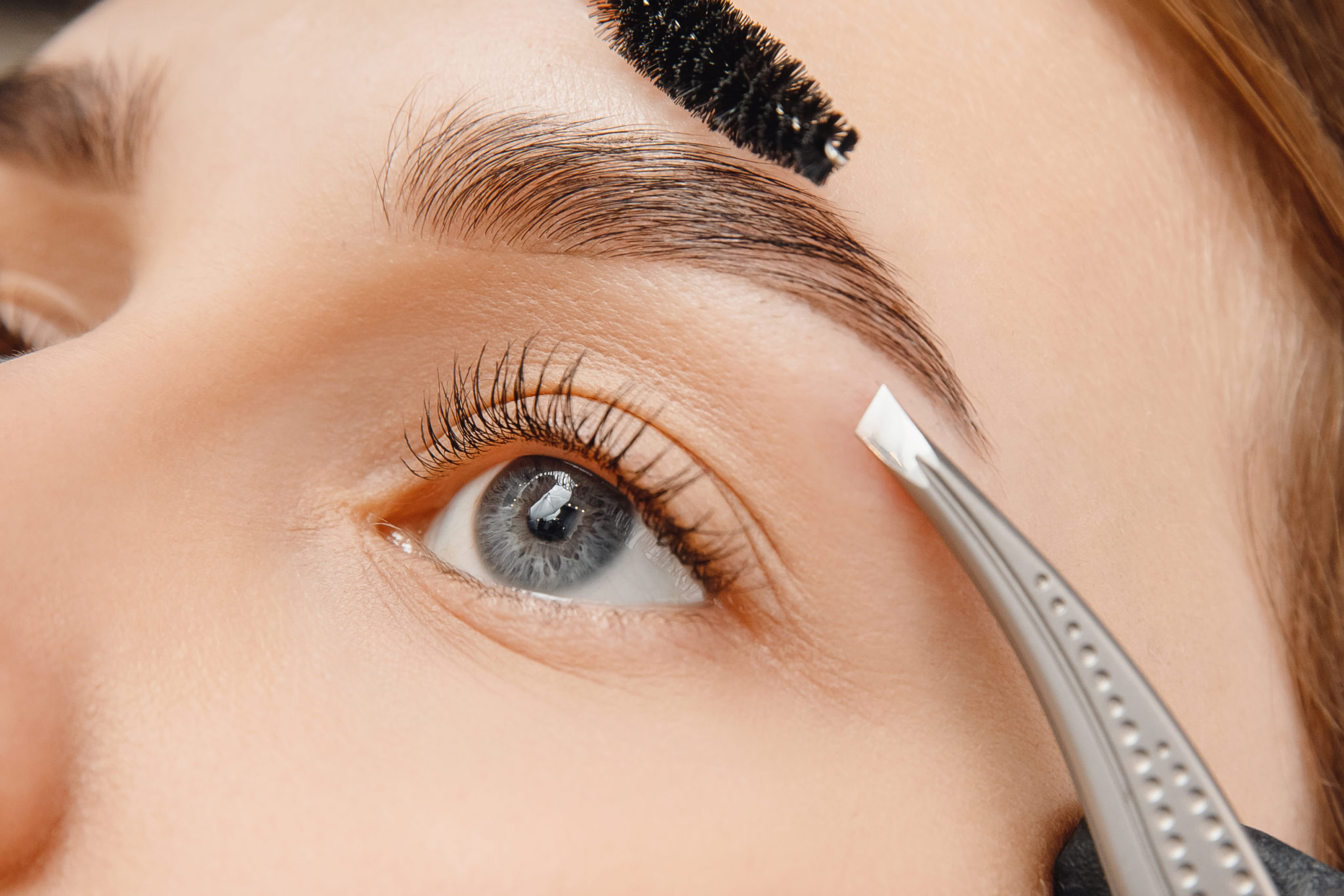 Master,Tweezers,Depilation,Of,Eyebrow,Hair,In,Women,,Brow,Correction.
