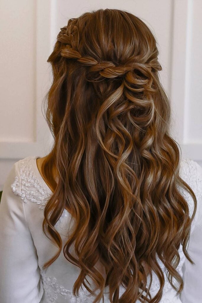 loose-waves-bridesmaid-hairstyle-683x1024